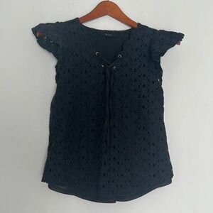 Mine crochet knit lace blouse shirt criss cross front tie cap sleeve black small
